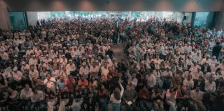Cierran filas con Torres Piña más de 3 mil Gladyadorez Carlos Torres Piña y Gladyz Butanda Macías durante el encuentro con más de 3 mil líderes en Morelia, Michoacán.