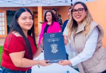 Dayana Pérez Mendoza entrega escrituras a familias de la colonia Jesús Pérez Gaona