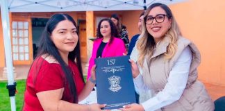 Dayana Pérez Mendoza entrega escrituras a familias de la colonia Jesús Pérez Gaona