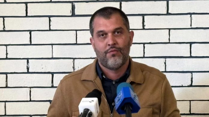 Denuncia René Valencia a hermano de diputado por robo de tráileres y exige actuar a Fiscalía