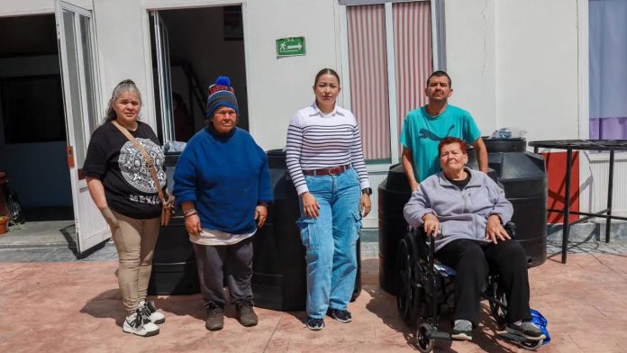 Desarrollo Social entrega tinacos y fortalece los apoyos para las familias