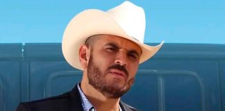 “Te amamos mucho”: El Komander comparte desgarrador mensaje desde el funeral de su bebé