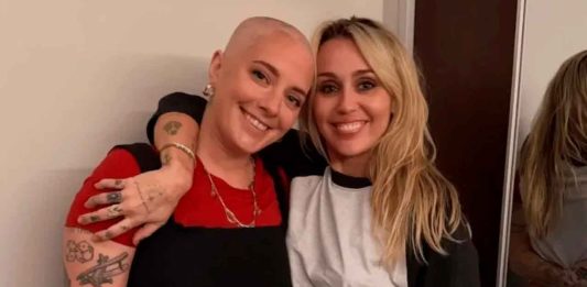 El tierno gesto de Miley Cyrus con una fanática con cáncer de mama