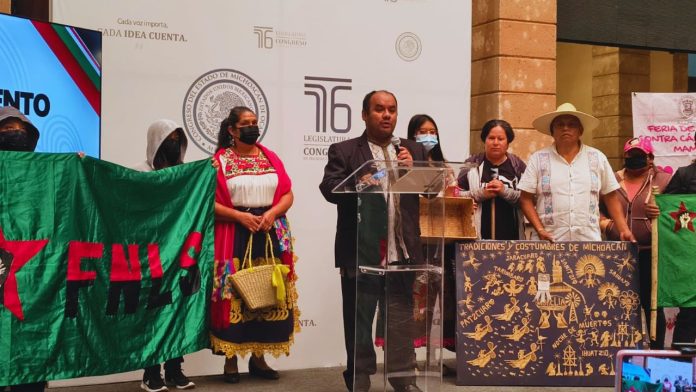 Integrantes del Frente Nacional de Lucha por el Socialismo (FNLS) durante sus recientes movilizaciones y plantón en el Centro Histórico de Morelia.
