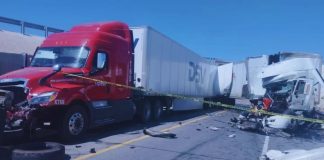 Fatal carambola de tráileres en Nuevo León: reportan un fallecido en la vía a Laredo Tráiler de carga volcado sobre la carpeta asfáltica tras un choque múltiple en la carretera libre a Laredo, en Sabinas Hidalgo, Nuevo León.