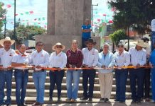 Gabriel Molinero rehabilita el Monumento Hidalgo y Morelos rumbo al 216 aniversario de su histórico encuentro El presidente municipal Gabriel Molinero durante el corte de listón de la rehabilitación del Monumento a Hidalgo y Morelos en Charo, Michoacán.
