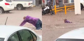 #VIDEO // “Si ya está inundado, pues a nadar”: Hombre se vuelve viral por echarse un chapuzón en plena calle