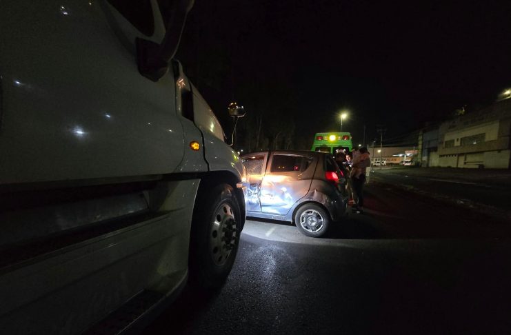 Se registra choque de tráiler contra auto en el Libramiento Norte de Morelia
