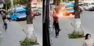 #VIDEO // Incendian combi del transporte público en plena avenida Reforma de Cuautla, Morelos