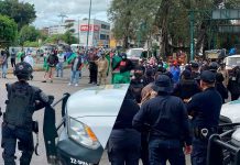 Integrantes del FNLS son contenidos por operativo policial en Calzada La Huerta, Morelia