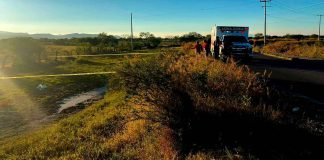 Joven pareja sufre accidente de moto; la mujer muere