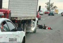 Motociclista derrapa sobre el Libramiento Poniente de Morelia