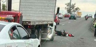 Motociclista derrapa sobre el Libramiento Poniente de Morelia