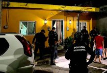 Mujer es asesinada a balazos en vivienda de la Generalísimo Morelos, Apatzingán