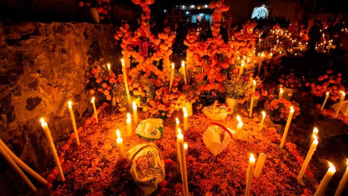Noche-de-Muertos-en-Michoacan