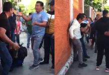 #VIDEO // ¡Tensión en Chilpancingo! Padres de familia someten a sujeto que golpeaba y cortaba el cabello a su expareja
