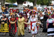 Pátzcuaro celebra su tradición artesanal con desfile e inauguración del Tianguis de la Noche de Ánimas 2026