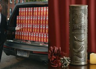 Pringles regala 200 años de papas por guardar cenizas en Estados Unidos Urna metálica personalizada con forma de lata de papas Pringles creada para el sorteo de Halloween en Estados Unidos.