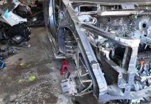 Rastrean moto robada y hallan autos desmantelados en finca de Zapopan