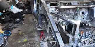 Rastrean moto robada y hallan autos desmantelados en finca de Zapopan