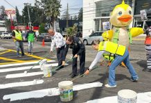 Recuperan banquetas para peatones en Lázaro Cárdenas como parte de cruzada por la movilidad