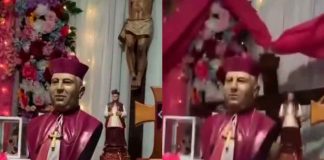 #VIDEO // Se desploma crucifijo en plena ceremonia religiosa; ocurrió en Veracruz