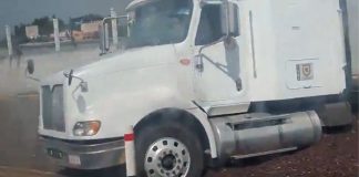 #VIDEO// Trailero sin frenos evita accidente en la autopista México-Puebla
