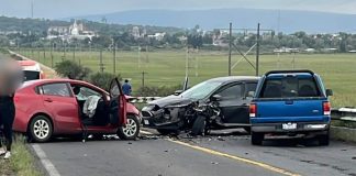 Choque entre tres vehículos deja una joven muerta y varios heridos en la Morelia-Salamanca