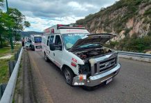 Se accidenta ambulancia de San Ángel Zurumucapio en la zona de Tres Marías, Morelia
