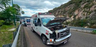 Se accidenta ambulancia de San Ángel Zurumucapio en la zona de Tres Marías, Morelia