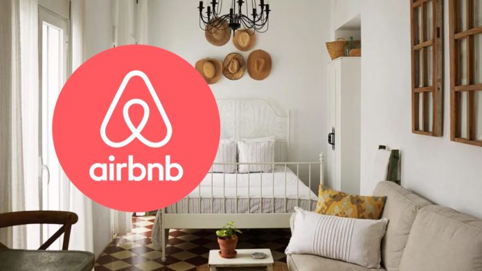 Interior de un alojamiento vacacional donde se aplicarán las nuevas reglas de limpieza de Airbnb para proteger a los huéspedes.
