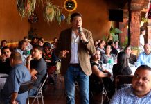 Somos más los que queremos la paz: Alfonso Martínez Alcázar Alfonso Martínez Alcázar durante su encuentro con liderazgos políticos en el municipio de Lagunillas para exigir paz y seguridad en Michoacán.