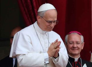 Los médicos confirman que el Papa León XIV tiene cáncer de pulmón Papa León XIV rezando por su salud