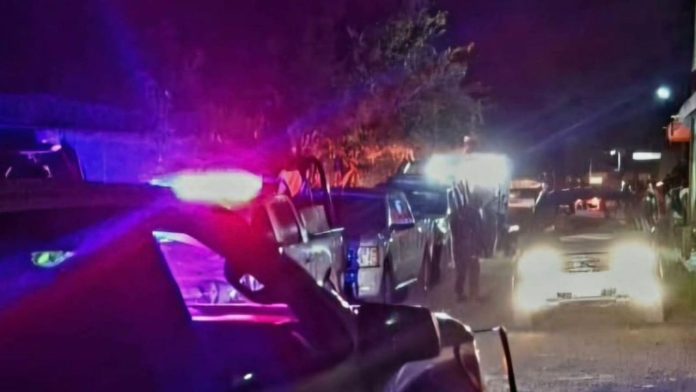 ataque-armado-indaparapeo-mujer-fallecida-regidor-lesionado Acordonamiento policial en Indaparapeo tras un ataque armado que dejó una mujer sin vida y dos lesionados.