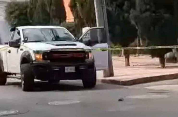 Balean a ejidatario y a su hija de 13 años en Coacalco, Edomex Patrullas de policía acordonan la calle Ignacio Allende tras el ataque armado contra una camioneta blanca en la colonia Zacuauhtitla de Coacalco.