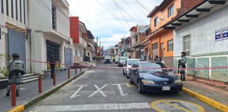 Empistolados balean a un joven frente a su casa, en el Barrio de San Juan Quemado Fuerte movilización policial tras el ataque a balazos contra un joven en el Barrio de San Juan Quemado en Uruapan.