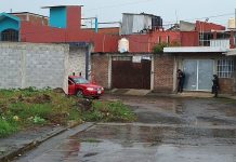 Balean a pareja en un vehículo al oriente de Uruapan; el hombre falleció