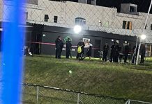 Balean a vendedores de elotes en Zapopan; indagan nexo con ‘Los Erres’ Movilización tras el ataque a balazos contra dos vendedores de elotes en unas canchas de fútbol de Zapopan, Jalisco.