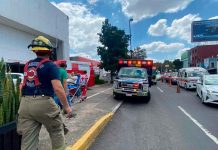Caída de andamio deja tres obreros lesionados afuera de un Banco Santander en Morelia Paramédicos y bomberos atienden a 3 obreros lesionados tras la caída de un andamio afuera del banco Santander en Morelia, Michoacán.