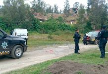 Localizan camioneta baleada y abandonada en la Pablo Galeana, Morelia Patrullas resguardando una camioneta abandonada con impactos de bala en la colonia Pablo Galeana de la Tenencia Morelos.