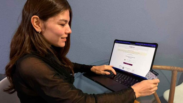 Autoridades de Michoacán impulsan campaña para prevenir fraudes y estafas en trámites vehiculares realizados a través de redes sociales y gestores falsos.