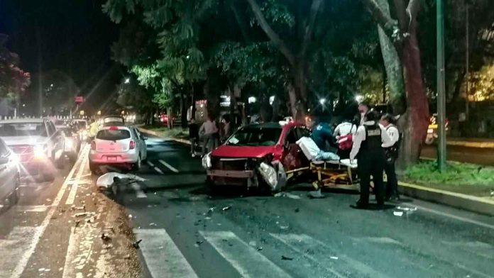 choque-dos-automoviles-avenida-camelinas-hombre-lesionado-morelia