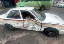Choque entre taxi y camioneta deja una persona lesionada en Morelia Vehículos siniestrados tras un fuerte choque entre un taxi y una camioneta sobre el cruce de Lázaro Cárdenas y Ventura Puente en Morelia.