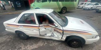 Choque entre taxi y camioneta deja una persona lesionada en Morelia Vehículos siniestrados tras un fuerte choque entre un taxi y una camioneta sobre el cruce de Lázaro Cárdenas y Ventura Puente en Morelia.