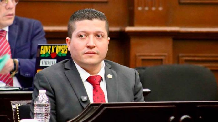 congreso-michoacan-aprueba-10-septiembre-honor-nicolas-regules Sesión del Congreso de Michoacán donde se aprueba conmemorar el natalicio del General Nicolás de Régules Cano.