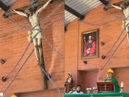 #VIDEO // Aseguran a Cristo con cadenas tras accidentes de sacerdotes Un Cristo de madera asegurado con gruesas cadenas para evitar accidentes en la iglesia.