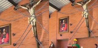 #VIDEO // Aseguran a Cristo con cadenas tras accidentes de sacerdotes Un Cristo de madera asegurado con gruesas cadenas para evitar accidentes en la iglesia.