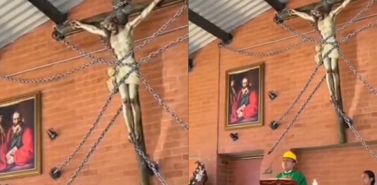 #VIDEO // Aseguran a Cristo con cadenas tras accidentes de sacerdotes Un Cristo de madera asegurado con gruesas cadenas para evitar accidentes en la iglesia.
