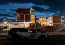 Arrestan a un estudiante armado con 2 cuchillos tras atacar a 4 personas en su escuela en Querétaro
