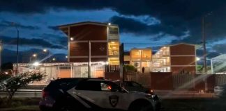 Arrestan a un estudiante armado con 2 cuchillos tras atacar a 4 personas en su escuela en Querétaro